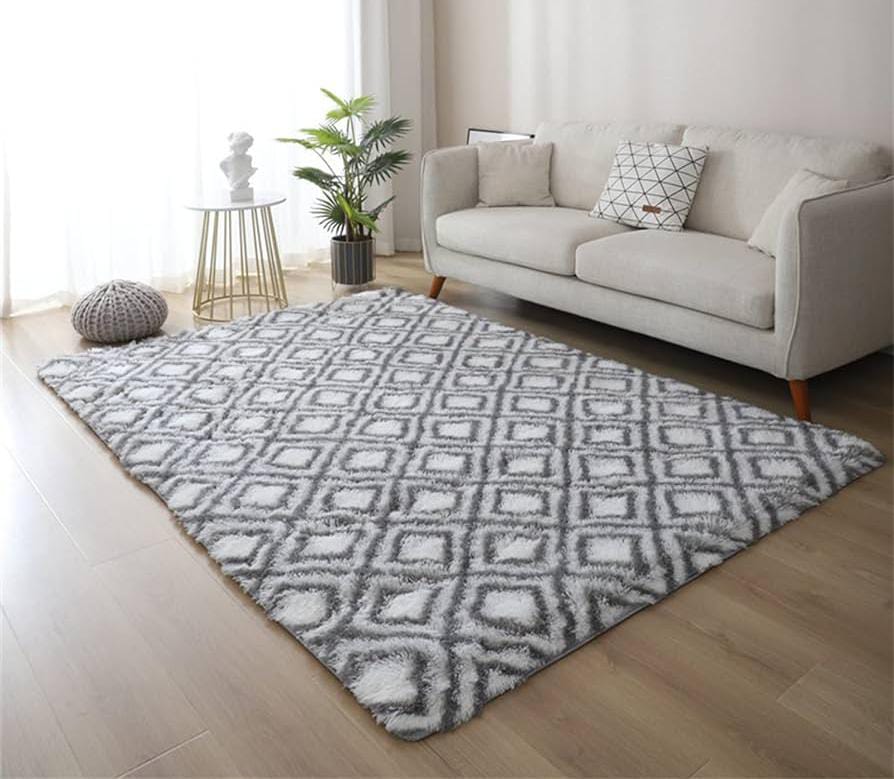 Pattern fluffy carpet This woolen shag rug in cotton material and a thick surface is the ideal carpet for your home that will give you value for your money. It is very soft for a warm and cozy living