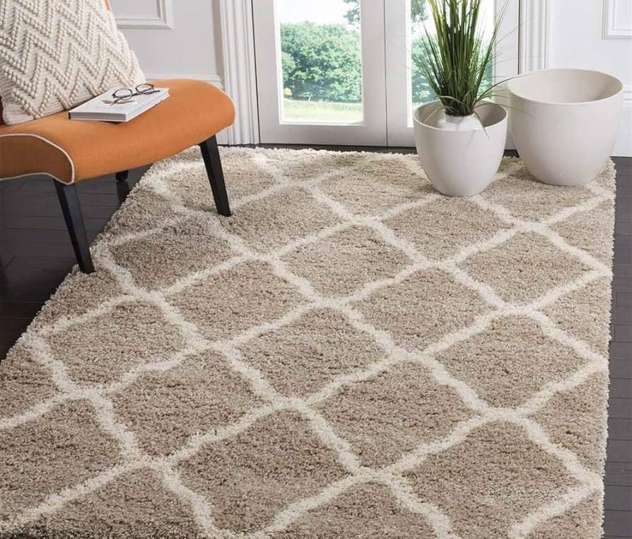 Pattern fluffy carpet This woolen shag rug in cotton material and a thick surface is the ideal carpet for your home that will give you value for your money. It is very soft for a warm and cozy living