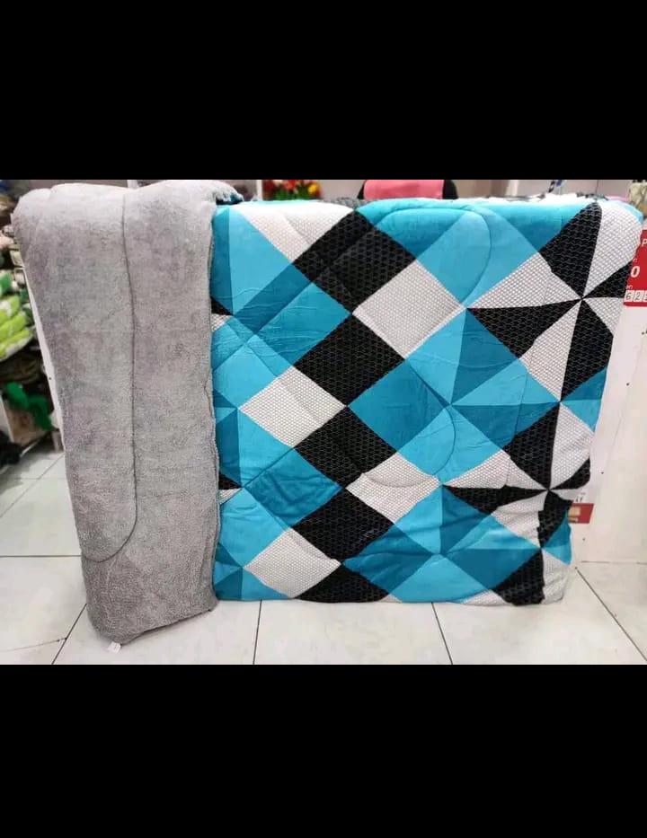 Heavy Woolen blankets 5*6 Enjoy luxury at home with this Super soft Velvet Blanket. Take your living room and bedroom to luxury levels with this classically styled and luxuriously soft blanket. Craft