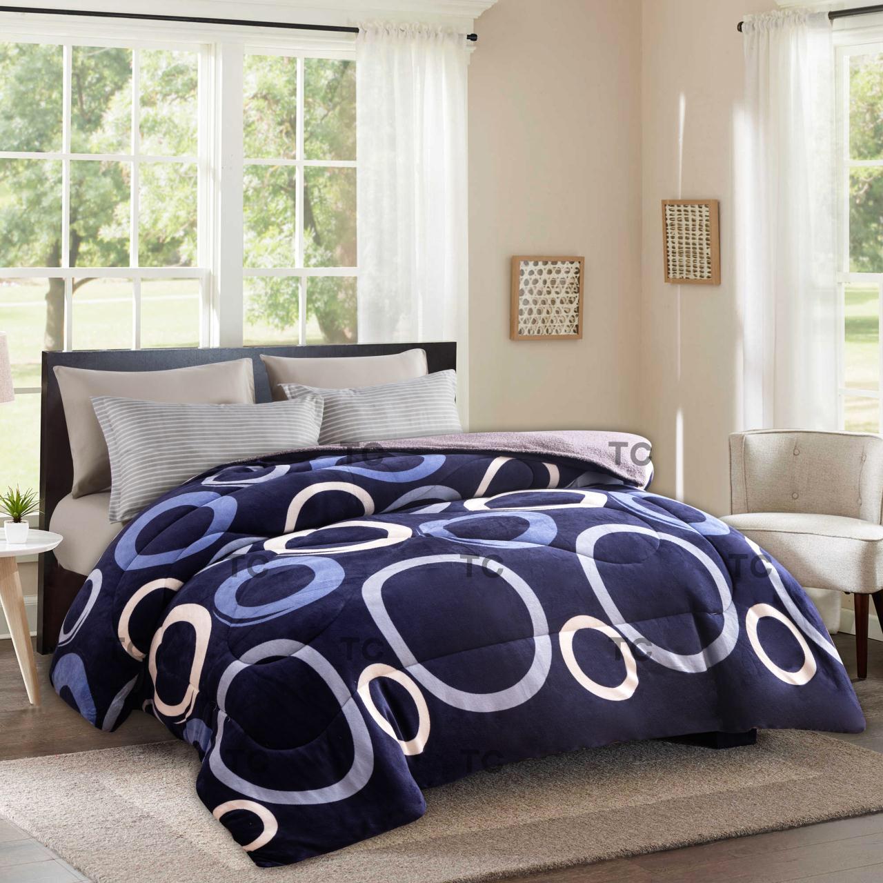 Heavy Woolen blankets 5*6 Enjoy luxury at home with this Super soft Velvet Blanket. Take your living room and bedroom to luxury levels with this classically styled and luxuriously soft blanket. Craft