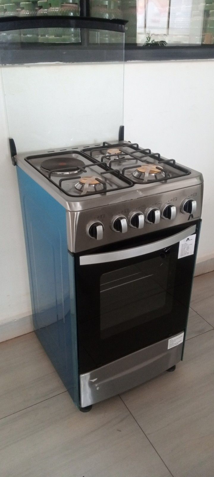 Amaze 3+1 Free Standing Cooker With this 4 burners  gas cooktop, you don’t have to sacrifice quality. It comes equipped with stainless steel surface and cast iron grates for effortless cleaning and lo