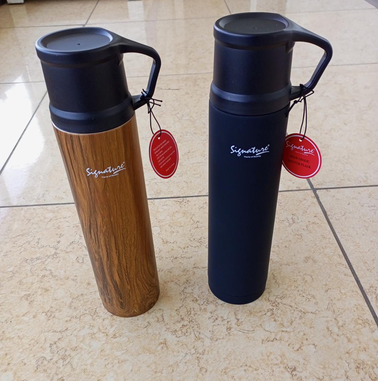 1 litre signature flask Home and Travel Vacuum Bottle
Made from high quality stainless steel.
 Vacuum technology enables to keep liquid hot/cold for longer duration
 Wide mouth permits easy cleaning.