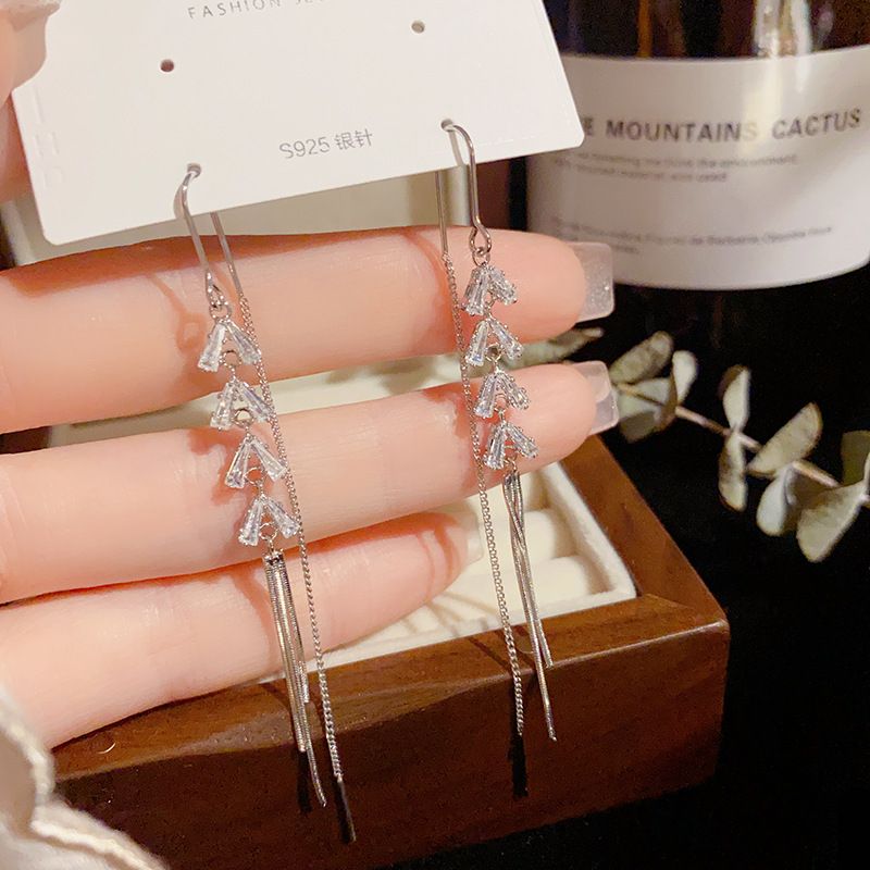 New Mingyuan style zircon tassel earrings, simple and fashionable earrings, exquisite and high-end temperament earrings