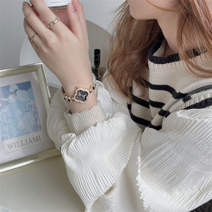 2024 new high-grade watch, small and delicate four leaf clover petal wrist watch bracelet, simple and fashionable quartz women's watch, popular in Africa, Tiktok - same style