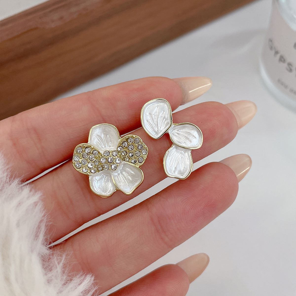 French style popular earrings, camellia flower earrings, niche, light luxury, elegant and high-end style earrings wholesale