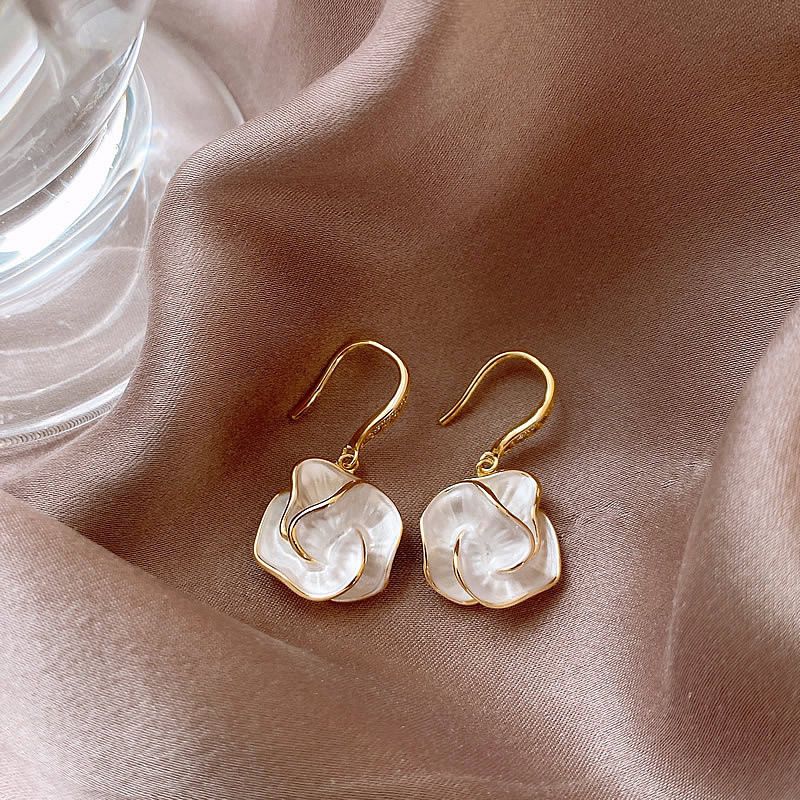 French style popular earrings, camellia flower earrings, niche, light luxury, elegant and high-end style earrings wholesale