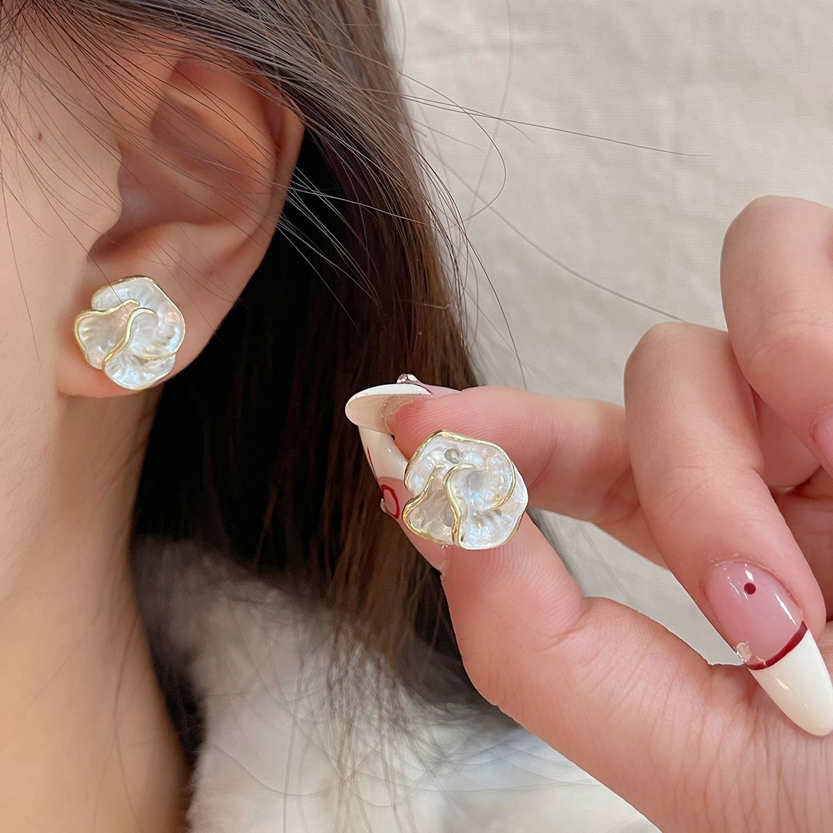 French style popular earrings, camellia flower earrings, niche, light luxury, elegant and high-end style earrings wholesale