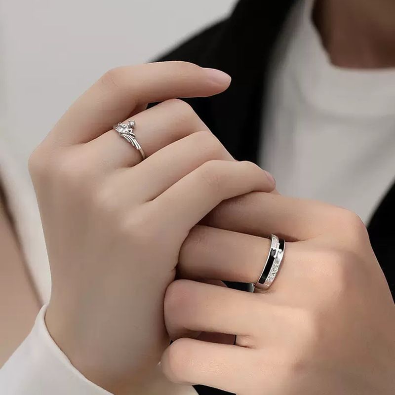 New Princess and Knight Couple Ring, a pair of men's and women's styles, featuring a luxurious and niche design, with a high-end feel and an adjustable opening ring