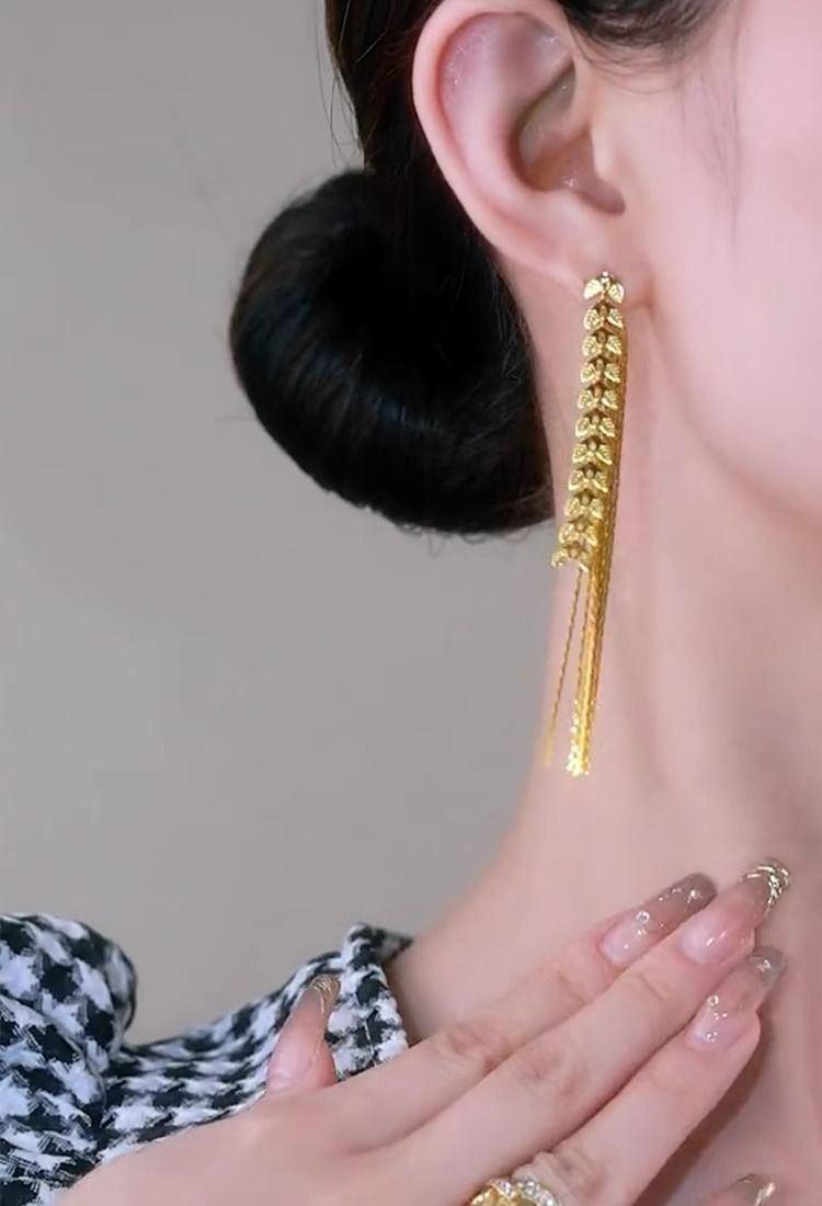 High end wheat ear long tassel earrings with two wearing silver needles, fashionable and personalized, light luxury design, revealing face, slim earrings for women