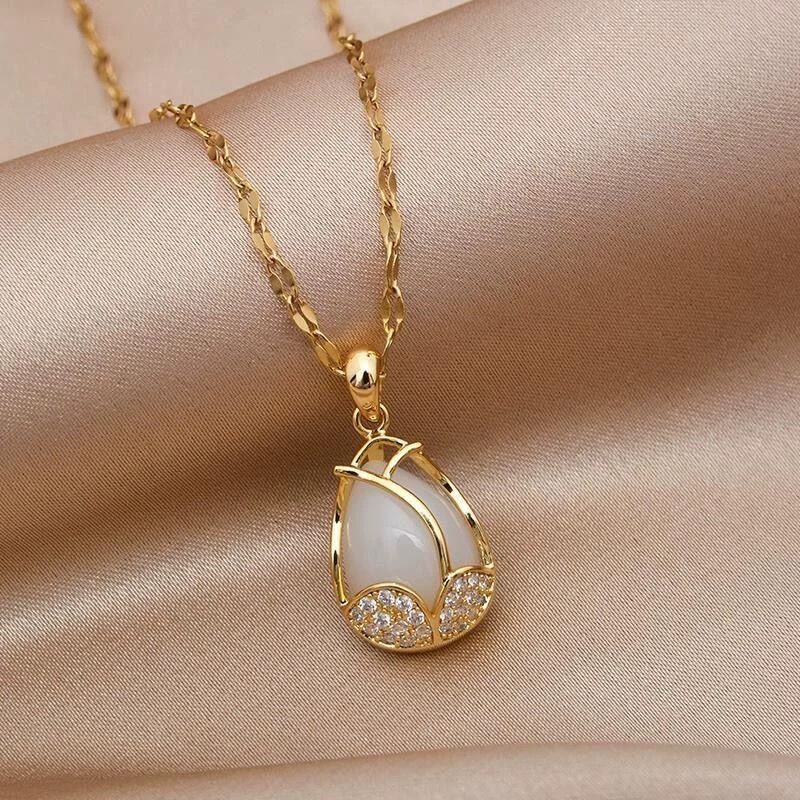 Elegant tulip titanium steel high-class luxury necklace female, stylish clavicle chain, simple and elegant necklace, pendant female, fashionable and versatile