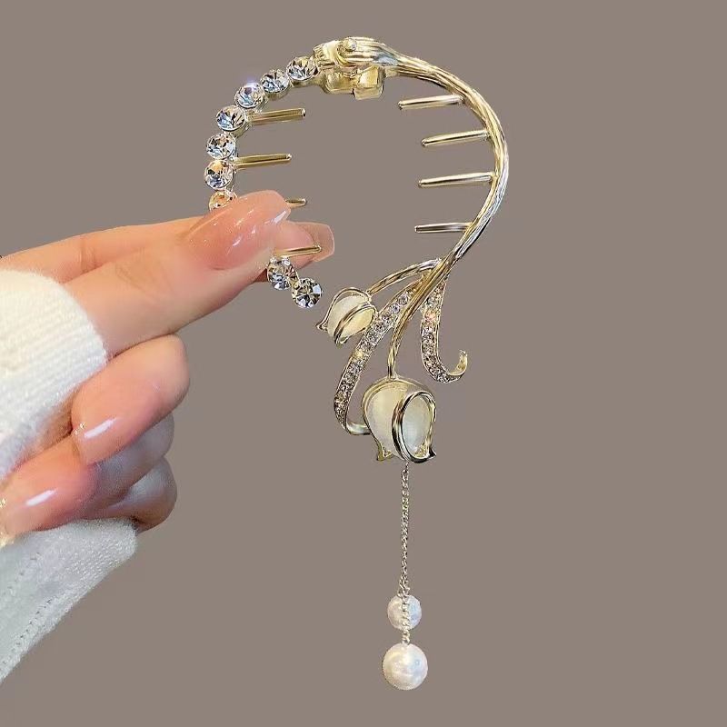 The new tassel pearl flower hair clip, with a curled hair clip at the back of the head for women, is a high-end and stylish ball shaped hair accessory that is versatile and stylish,Not easy to fall of