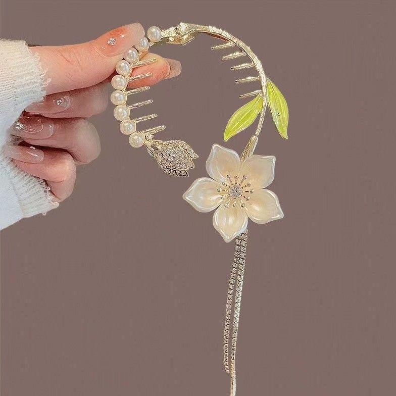 The new tassel pearl flower hair clip, with a curled hair clip at the back of the head for women, is a high-end and stylish ball shaped hair accessory that is versatile and stylish,Not easy to fall of