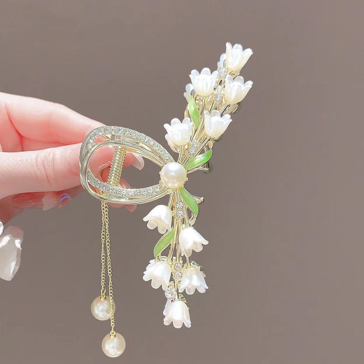 New Linglan flower tassel curled hair clip hair accessory, antique style hair clip at the back of the head, summer flower shark clip for women's hair clip, fashionable and elegant