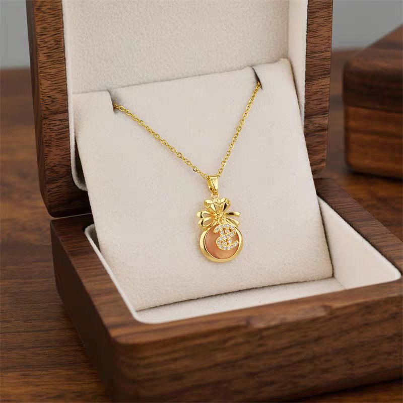 New Light Luxury Fashion Versatile Cat Eye Stone Lucky Bag Necklace, Transport Money Bag Pendant with High Grade Feeling Collar Chain, Internet Red Neckchain for Women, Simple and Elegant, Fashionable