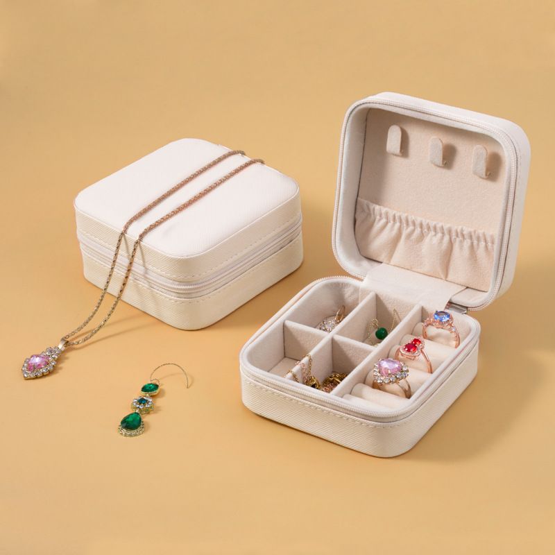 New portable jewelry box, fashionable princess travel jewelry bag, earring ring small storage box, cute solid color, practical and dirt resistant, large space storage box