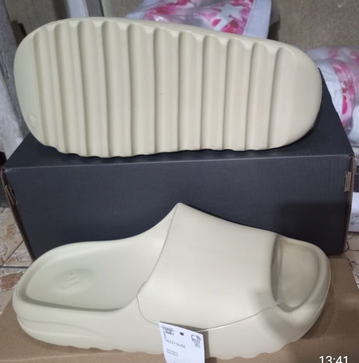 High Quality Design Comfortable Men's Yeezy Slides Fashion Sandals