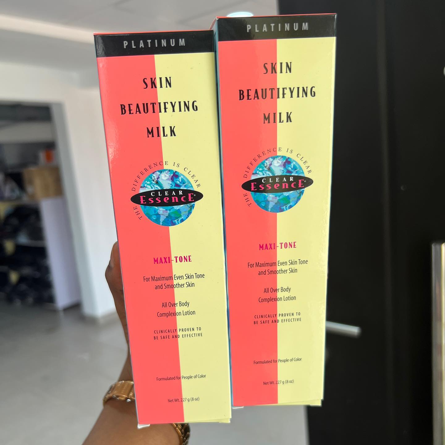 Clear Essence Platinum Line Skin Beautifying Milk 226g Skin LIghtening Moisturizing Smoothens Skin Care Natural Extract Vitamin C & E For Face and Body All Skin Types Skin Care