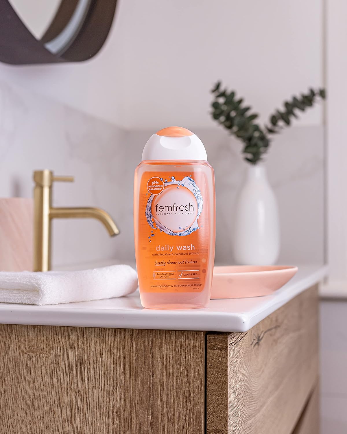 Femfresh Ultimate Care Active Vaginal Wash - Intimate Feminine Hygiene Shower Care Femfresh Intimate Skin Care Daily Wash - 250ml Feminine Washes Shower Care