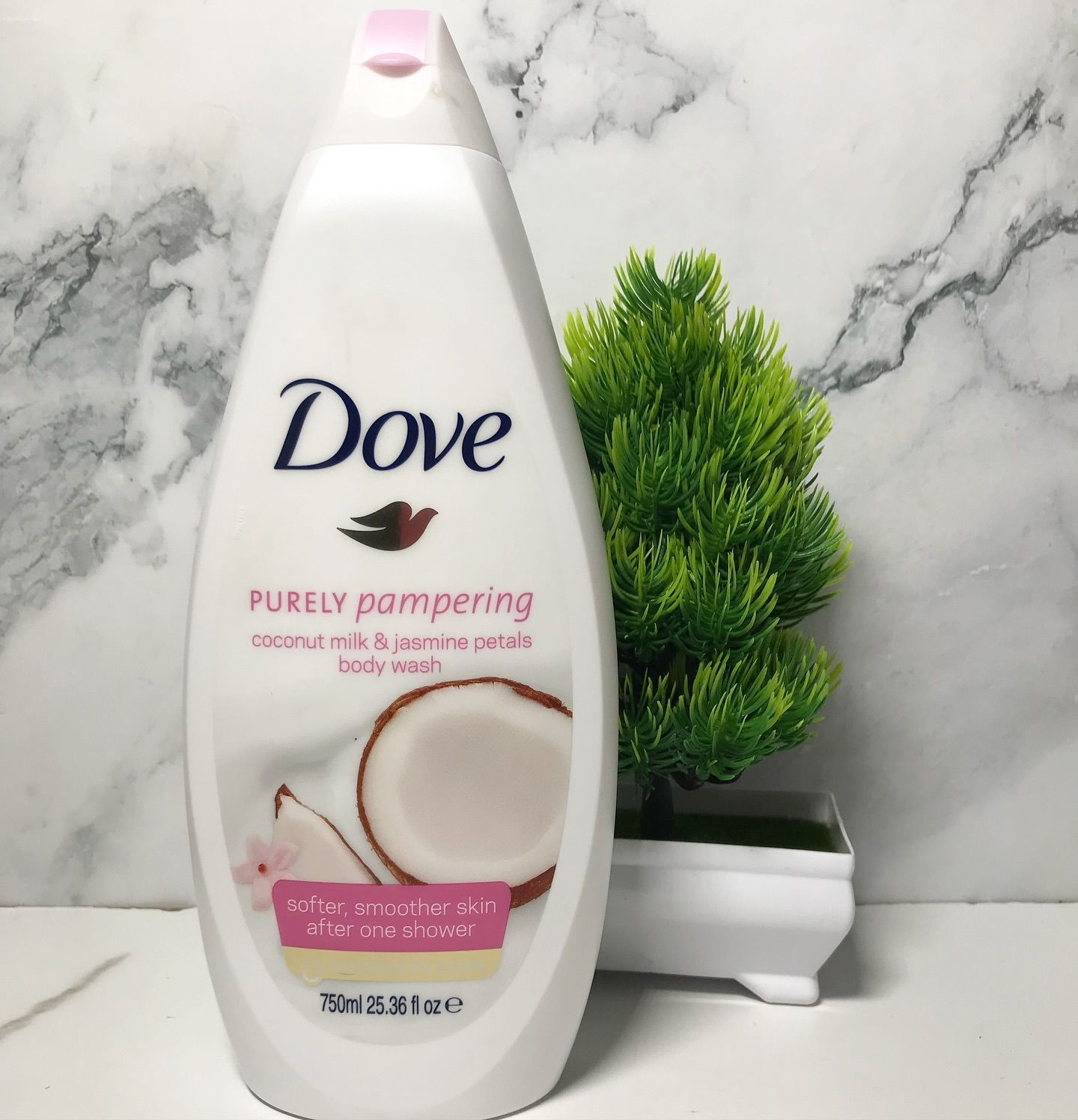 500ml Dove Purely Pampering Body Wash for Dry Skin 500ml Coconut Butter and Cocoa Butter Effectively Washes Away Bacteria While Nourishing Your Skin