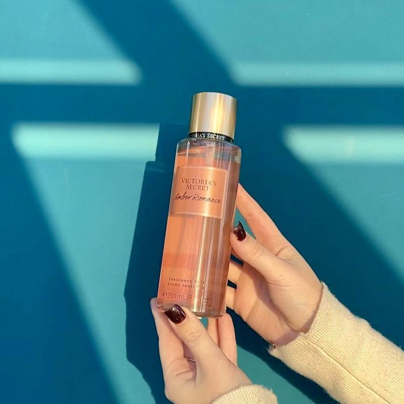 Victoria's Secret Amber Romance Fragrance Mist 250ml - Romantic Perfume Set for Women - Long-Lasting, Non-Irritating, Multi-Purpose Spray Fragrances for Women Girls Body Signaaure Collections