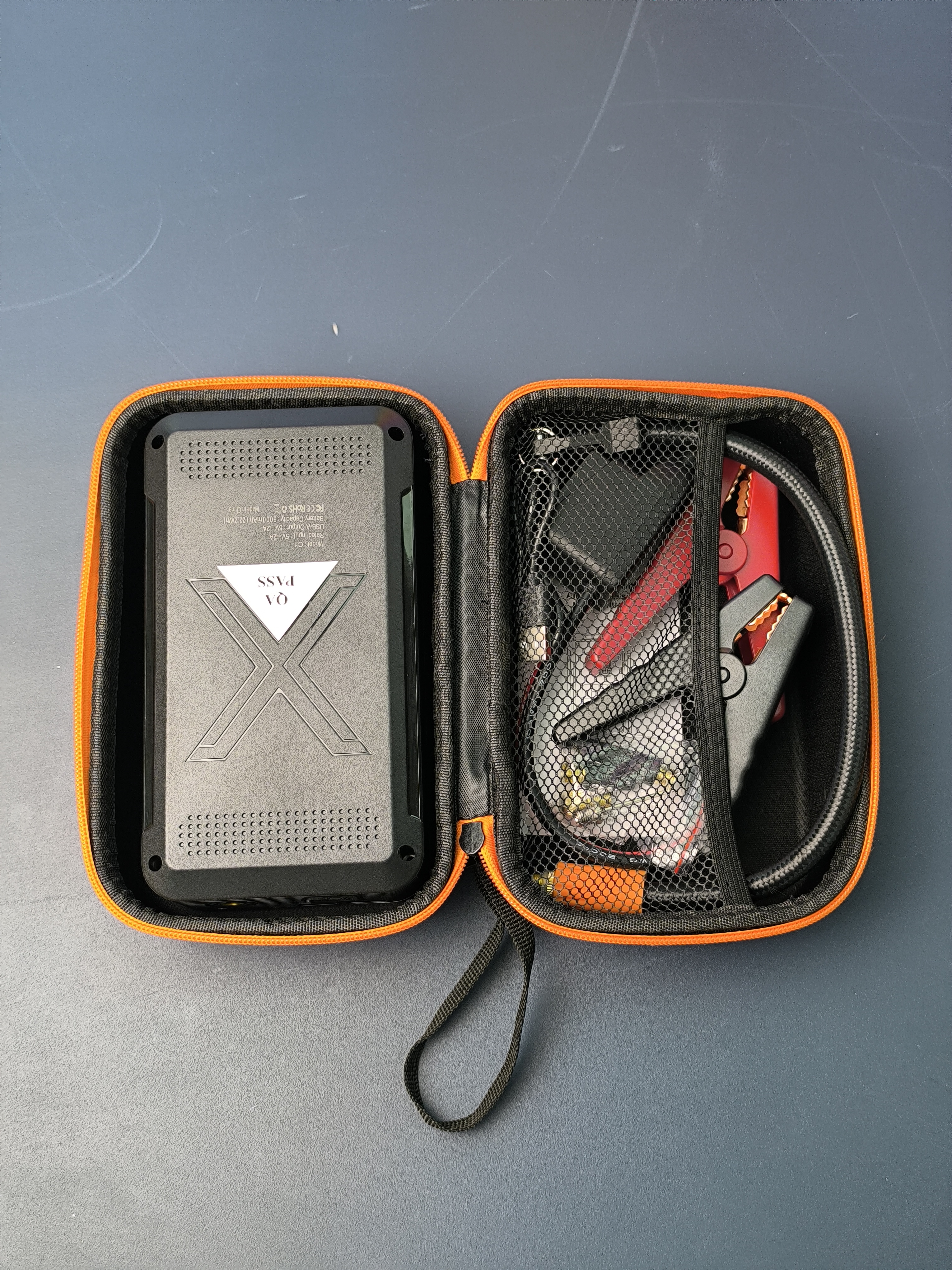 Melody C1 4-in-1 Portable Car Jump Starter & Air Compressor - 8000mAh Power Bank & LED Emergency Light.