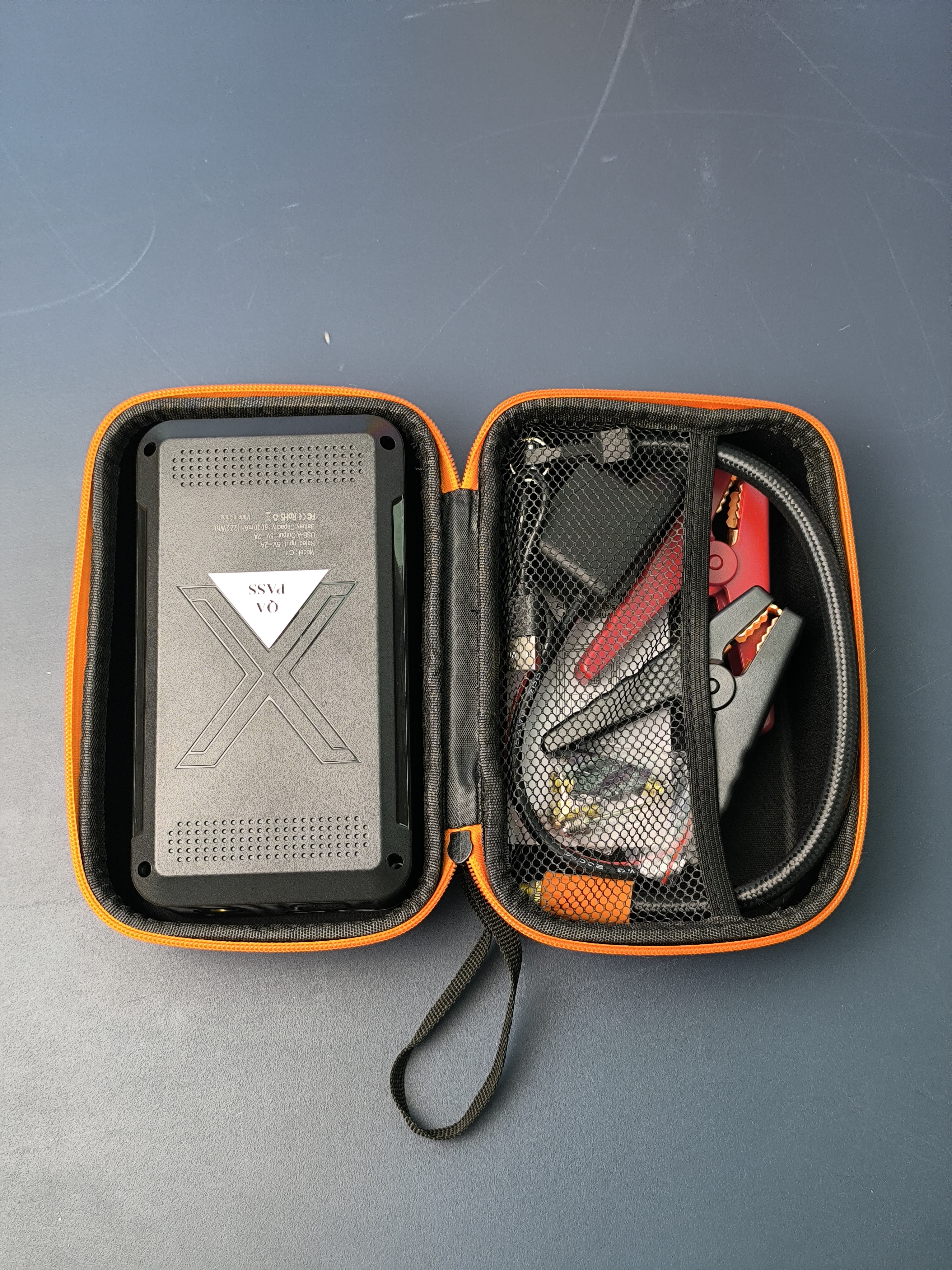 Melody C1 4-in-1 Portable Car Jump Starter & Air Compressor - 8000mAh Power Bank & LED Emergency Light.