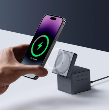 [ Special Offer ] Anker 3-in-1 Cube with MagSafe -  Foldable Wireless Charger for iPhone, Apple Watch & AirPods (30W USB-C Included).