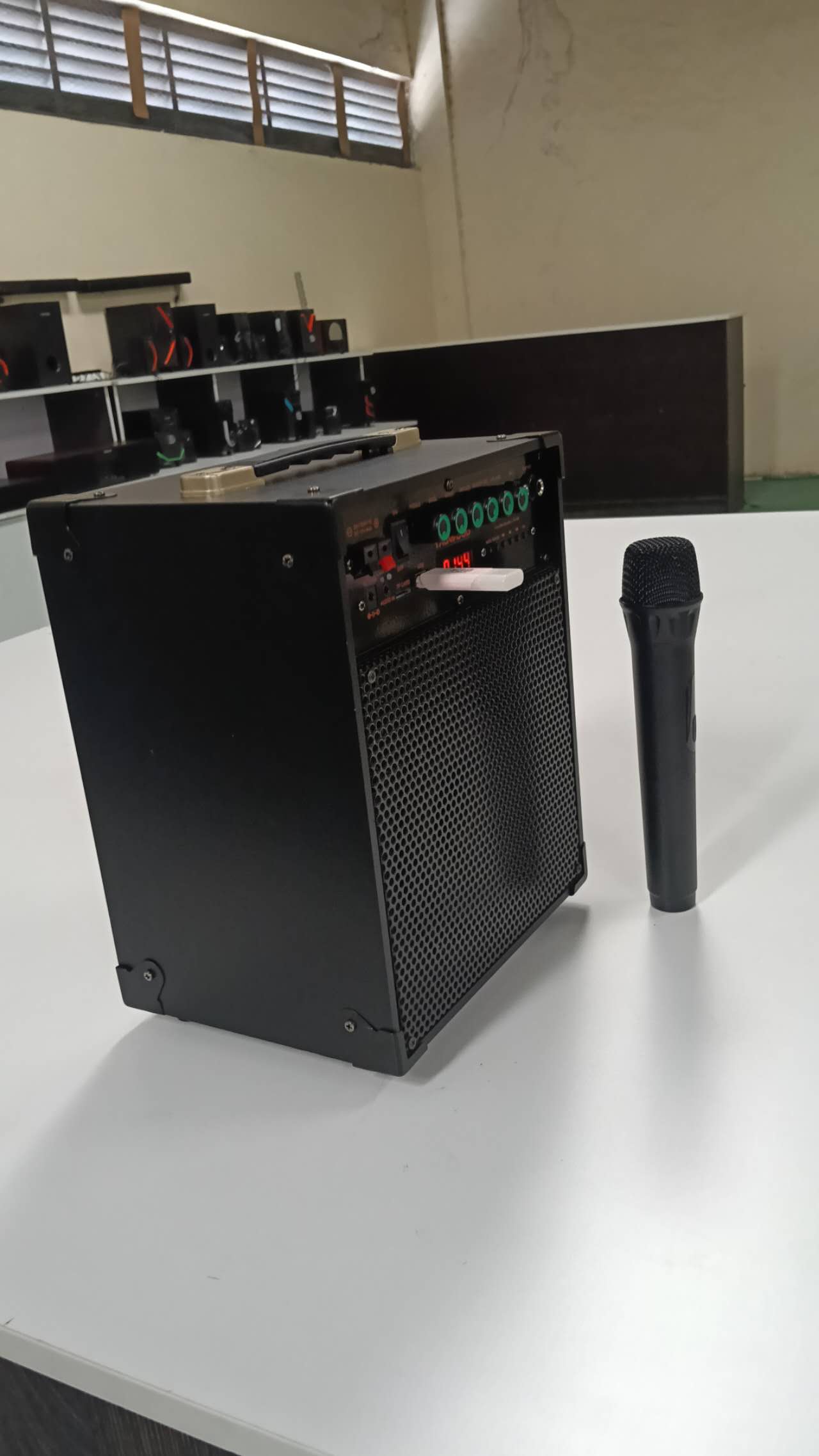NEW TAGWOOD 6A RECHARGEABE AND PORTABLE OUTDOOR SPEAKER WITH FM BLUETOOTH FM RADIO AND WITH ONE FREE WIRELESS MICROPHONE