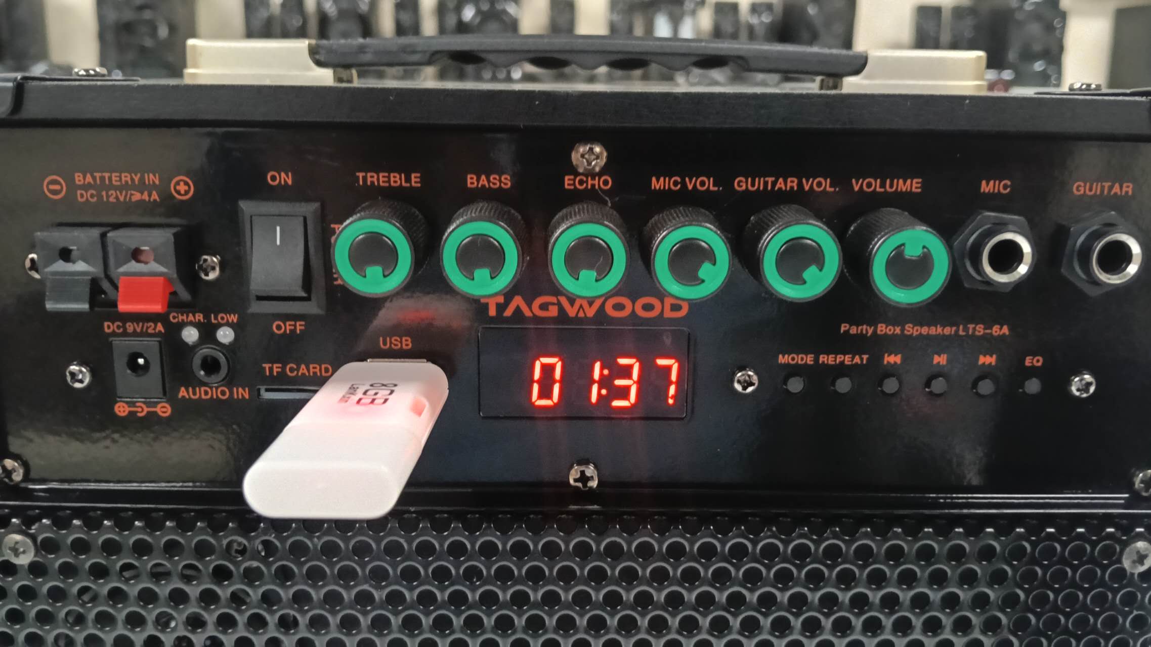 NEW TAGWOOD 6A RECHARGEABE AND PORTABLE OUTDOOR SPEAKER WITH FM BLUETOOTH FM RADIO AND WITH ONE FREE WIRELESS MICROPHONE
