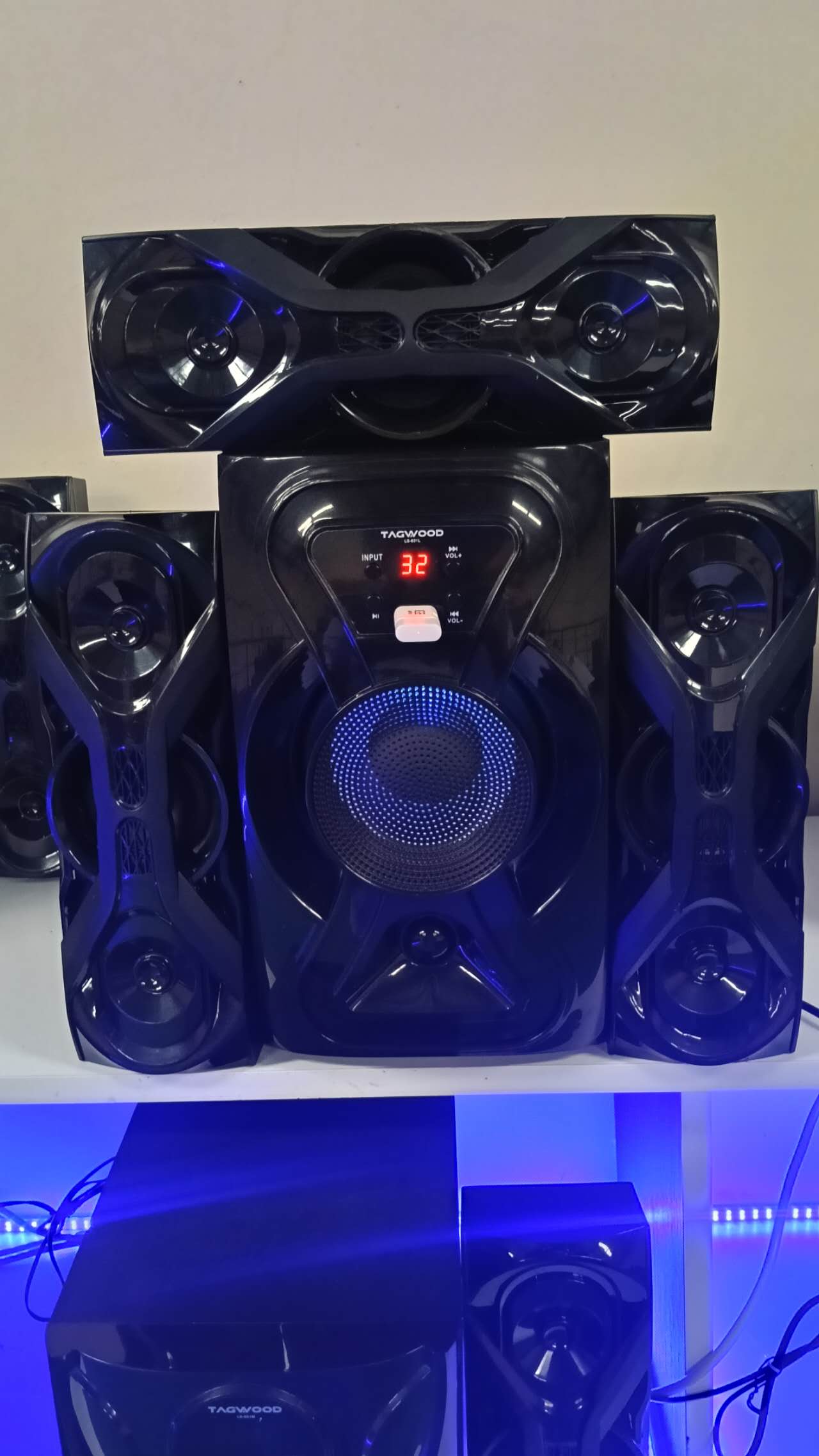 NEW TAGWOOD 631L 12000W PMPO 3.1CH MULTIMEDIA SPEAKER SYSTEM USB/SD CARD BLUETOOTH FM RADIO AND A FULLY FUNCTIONAL REMOTE CONTROL AND A FREE 2 WAY POWER EXTENSION