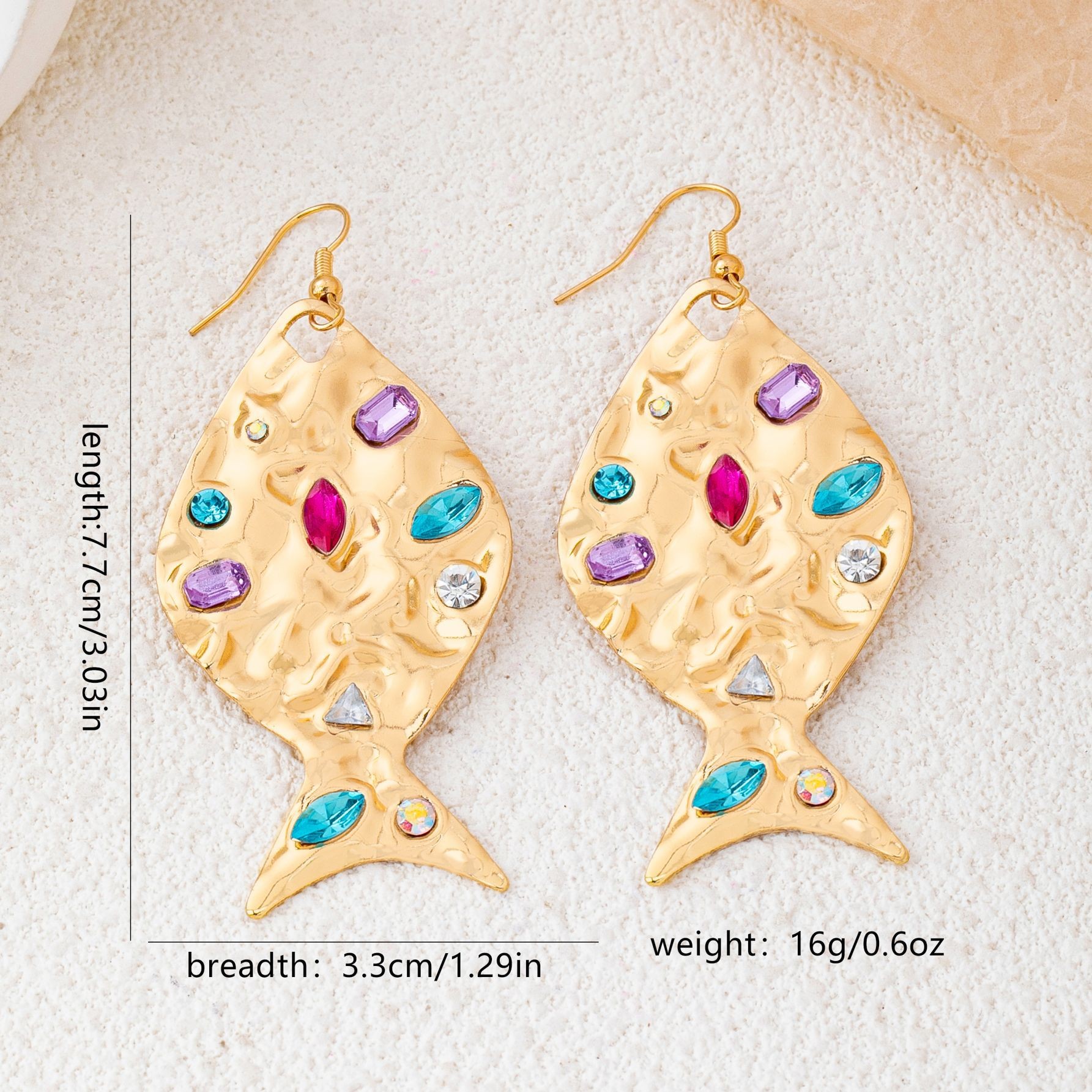 Hot-Selling Metal Inlaid Beating Pattern Small Fish Earrings Are Suitable For Women To Wear High-End Earrings On Daily Vacation