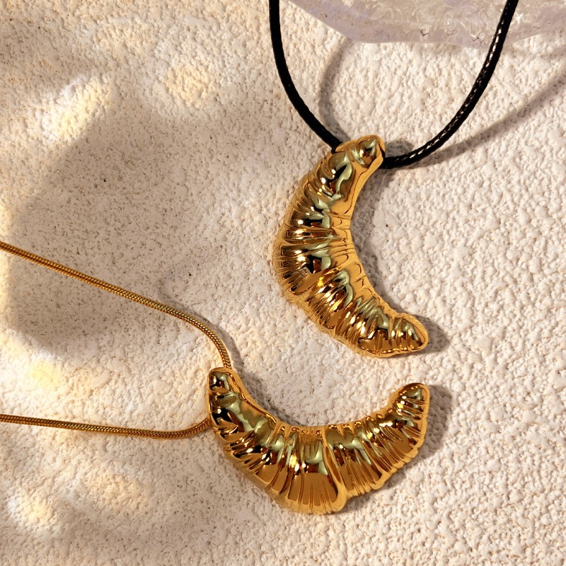 Croissant Pendant Necklace Fashion Commuter Minimalist Long Sweater Chain Autumn And Winter Premium Temperament Necklace Women