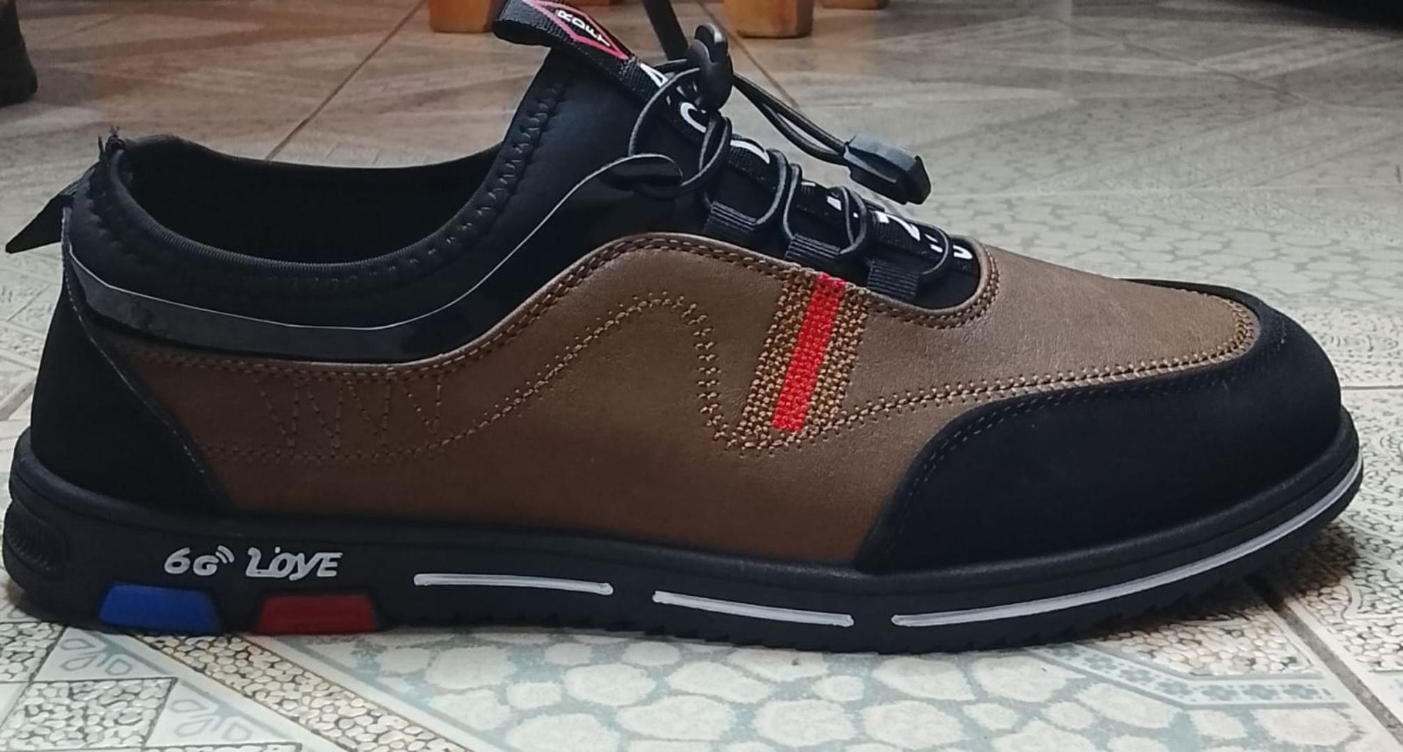HI FASHION DESIGNER SNEAKERS FROM CREME COLLECTIONS. PREMIUM CREME SNEAKERS FOR MEN. BREATHABLE FASHION SHOES AND CUSHIONED SOLE TO KEEP YOUR FEET COMFORTABLE. READY TO ROCK SHOES. AVAILABLE  SIZE 44: