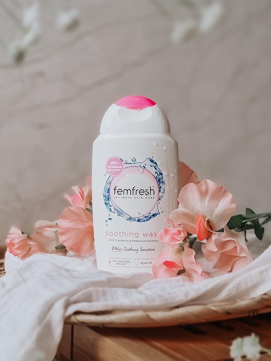 Femfresh Soothing Wash 250ml, Feminine Intimate Hygiene Cleanser for Women, Gentle Daily Intimate Wash, pH Balanced Feminine Care, Soothing & Refreshing External Cleanser for Everyday Personal Care