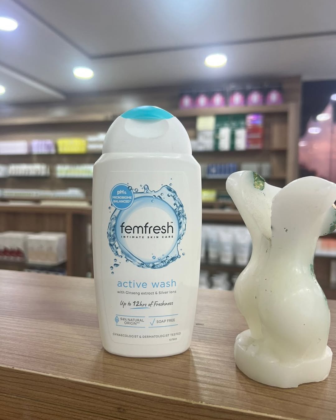 Femfresh Active Wash 250ml, Intimate Feminine Hygiene Cleanser, Gentle Daily Intimate Wash for Women, Feminine Care Vaginal Area Cleanser, Freshness & Odor Control, pH Balanced Personal Care Wash