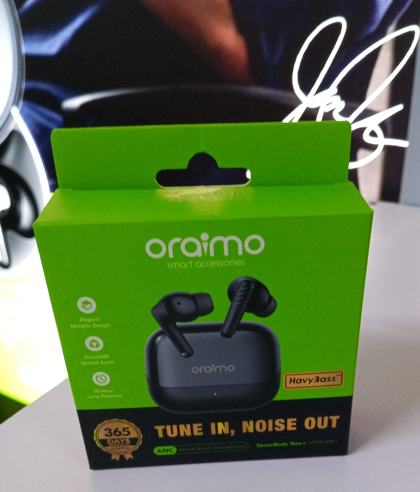 Oraimo spacebud Neo+ with ANC
Elegant metalic design
sound 360  spatial audio

30 hours playtime