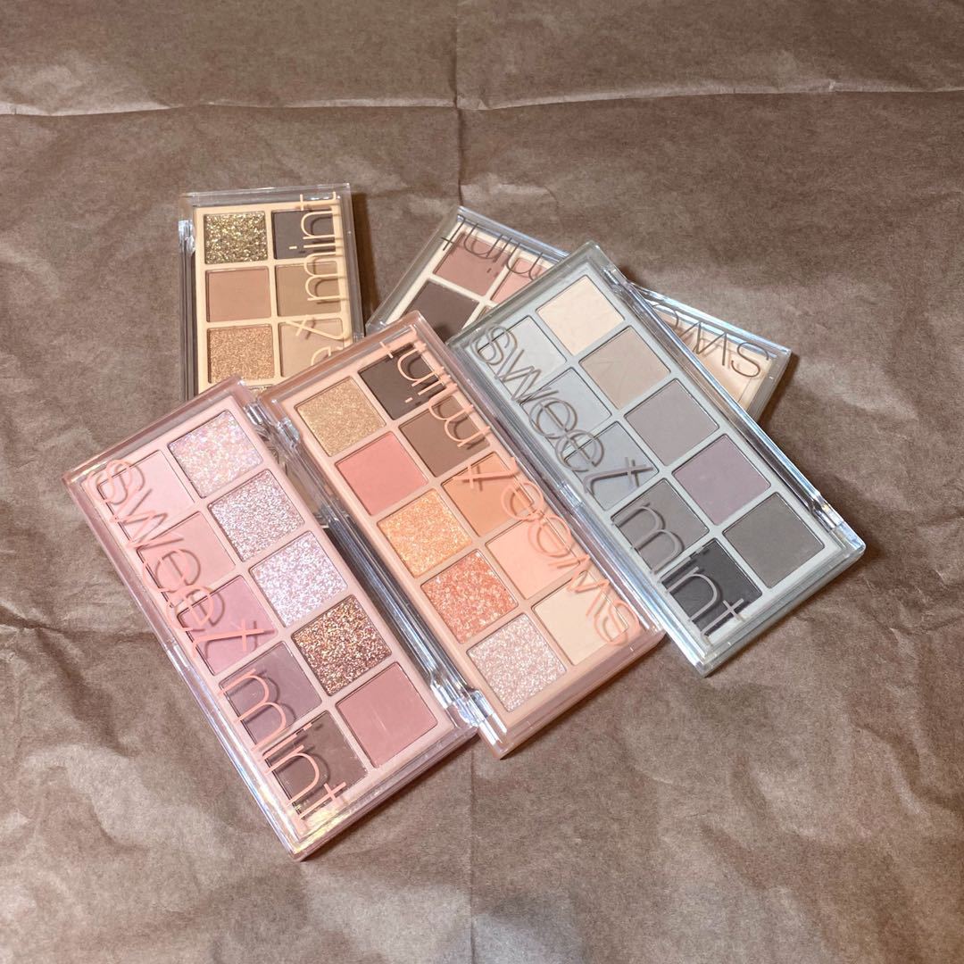 Sweet Mint 10-Color Eyeshadow Palette – Beginner-Friendly Ins-Style Makeup Palette featuring Matte, Shimmer, Fine Glitter, Chunky Sequins & Mousse Cream Textures.