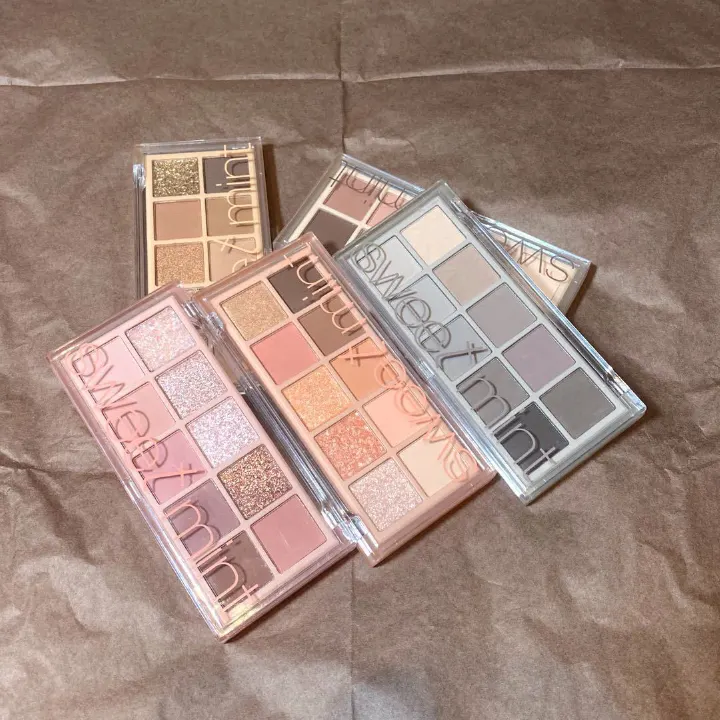 Sweet Mint 10-Color Eyeshadow Palette – Beginner-Friendly Ins-Style Makeup Palette featuring Matte, Shimmer, Fine Glitter, Chunky Sequins & Mousse Cream Textures.