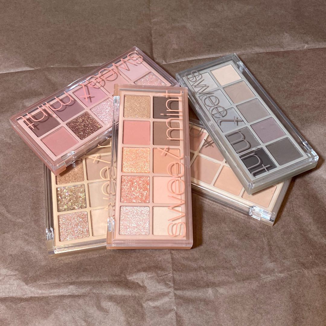 Sweet Mint 10-Color Eyeshadow Palette – Beginner-Friendly Ins-Style Makeup Palette featuring Matte, Shimmer, Fine Glitter, Chunky Sequins & Mousse Cream Textures.