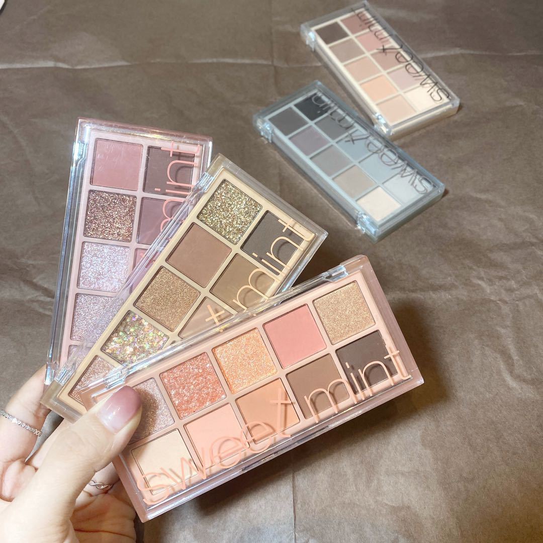 Sweet Mint 10-Color Eyeshadow Palette – Beginner-Friendly Ins-Style Makeup Palette featuring Matte, Shimmer, Fine Glitter, Chunky Sequins & Mousse Cream Textures.