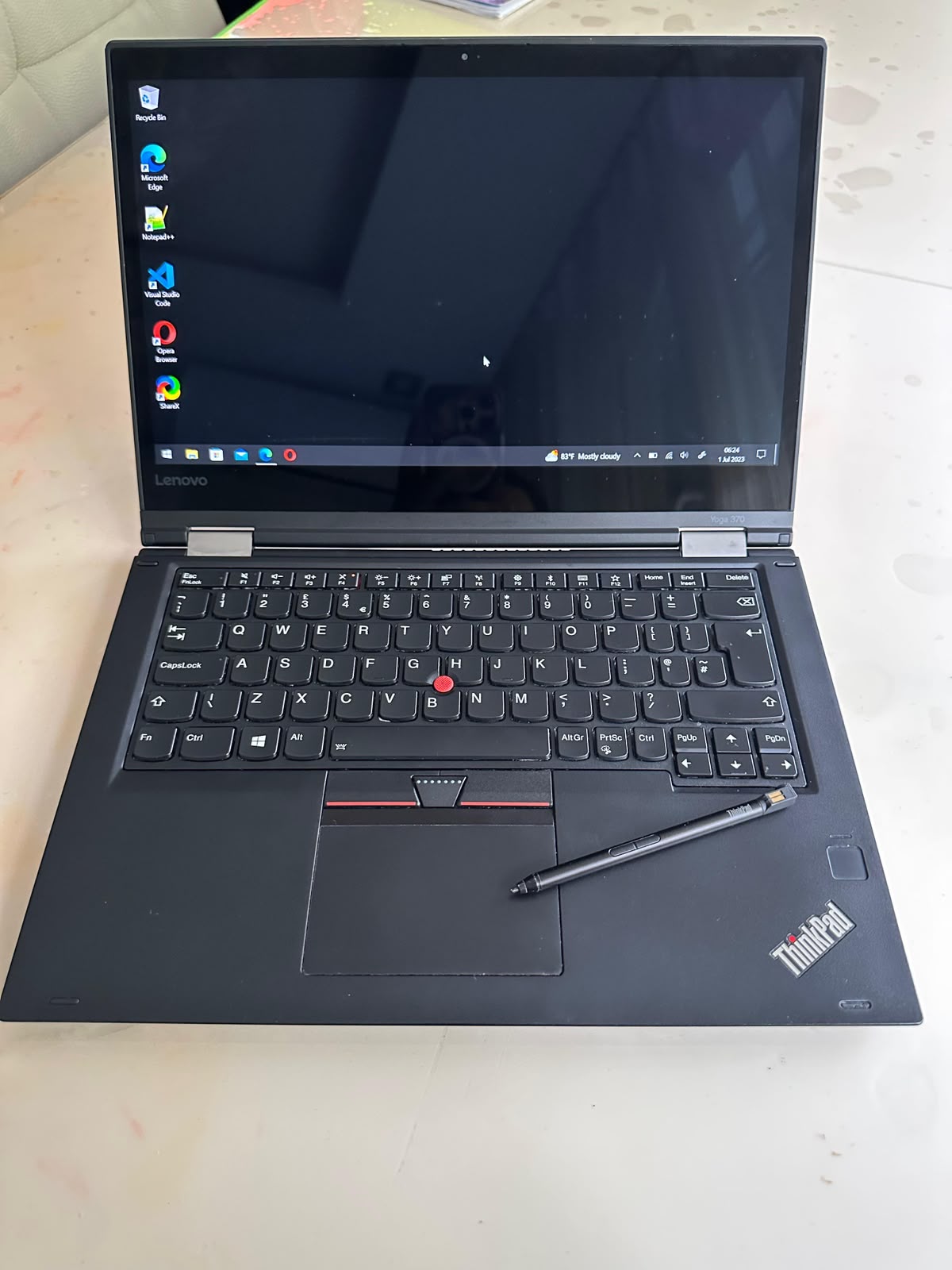 BEST LAPTOP LENOVO YOGA 370 INTEL CORE I5 WITH 8GB RAM MEMORY 256GB SSD TOUCH SCREEN AND X360 WITH A STYLUS PEN 13.5 INCHES WITH ACTIVATED WINDOWS AND OFFICE