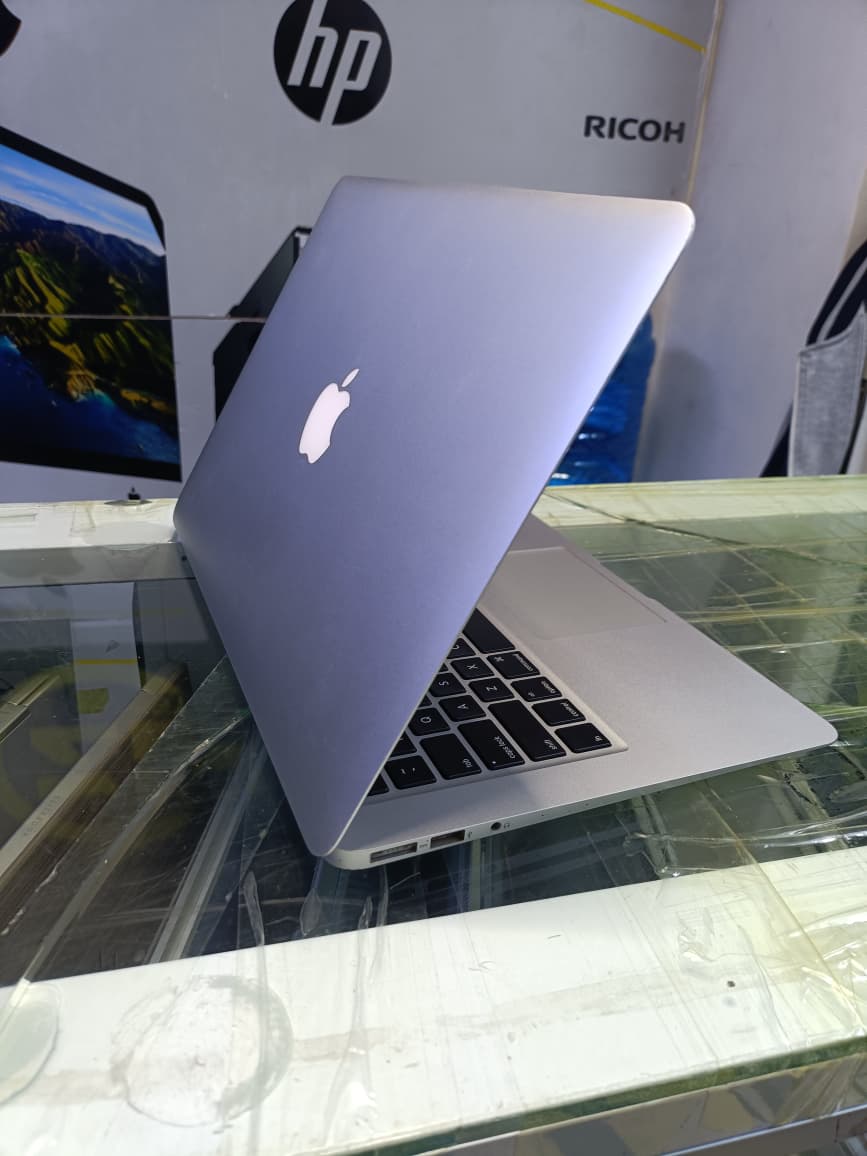 Apple MacBook Air 2017 ( A1466) Core i5 8GB RAM 256GB SSD 13.3” Laptop – Slim, Fast & Premium Ultrabook for Work, School & Business