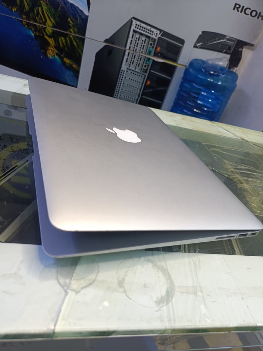 Apple MacBook Air 2017 ( A1466) Core i5 8GB RAM 256GB SSD 13.3” Laptop – Slim, Fast & Premium Ultrabook for Work, School & Business