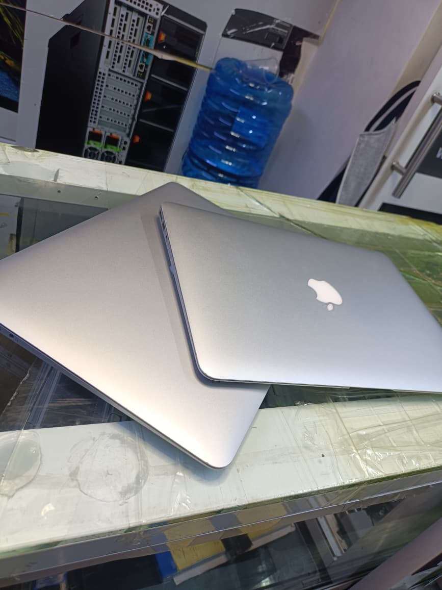 Apple MacBook Air 2017 ( A1466) Core i5 8GB RAM 256GB SSD 13.3” Laptop – Slim, Fast & Premium Ultrabook for Work, School & Business