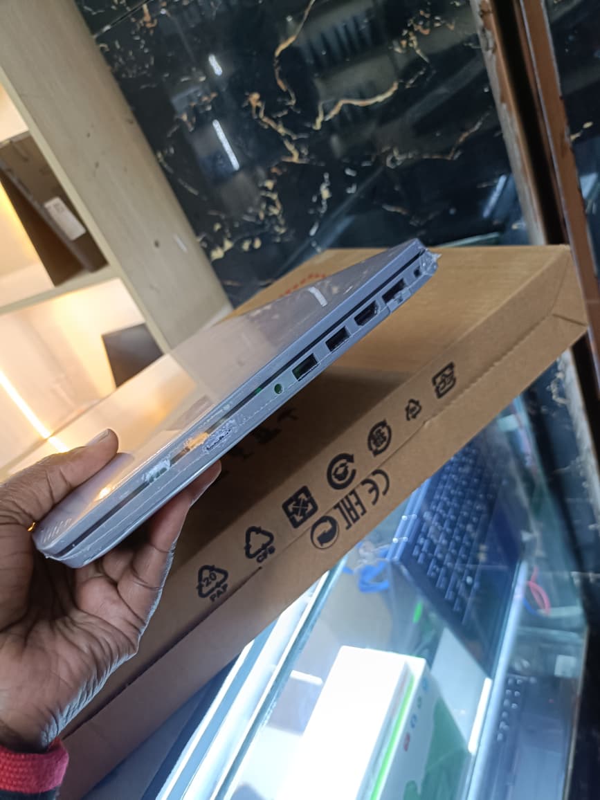 NEW LAPTOP DELL LATITUDE 5420 INTEL CORE I7 11TH GENERATION 8GB RAM 256 SSD WINDOWS 11 6MONTH OF WARANT 12.6 '' DISPLAY