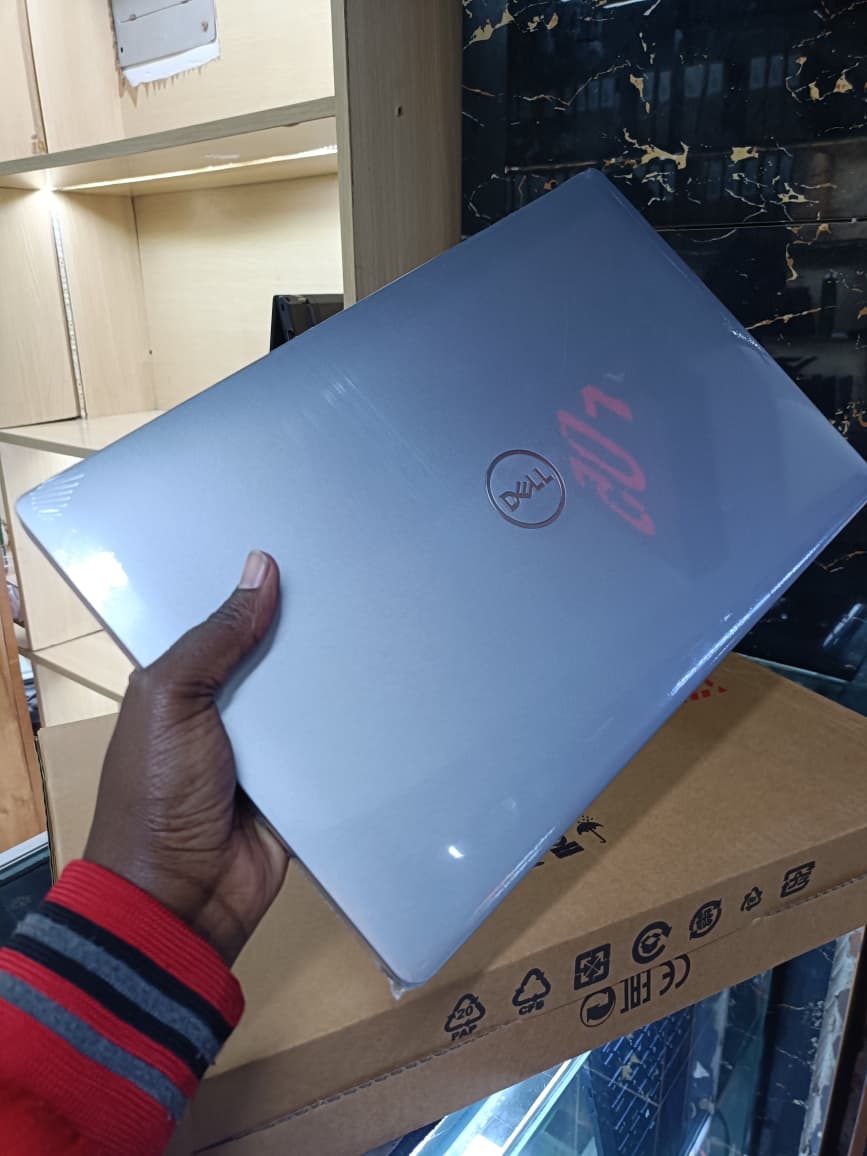 NEW LAPTOP DELL LATITUDE 5420 INTEL CORE I7 11TH GENERATION 8GB RAM 256 SSD WINDOWS 11 6MONTH OF WARANT 12.6 '' DISPLAY