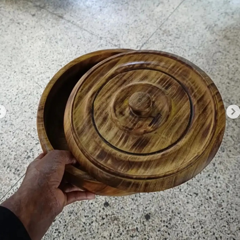 12-Inch Wooden Chapati Bowl With Lid, Round Wooden Roti, Chapati & Bread Serving Dish for Kitchen, Dining & Home Use