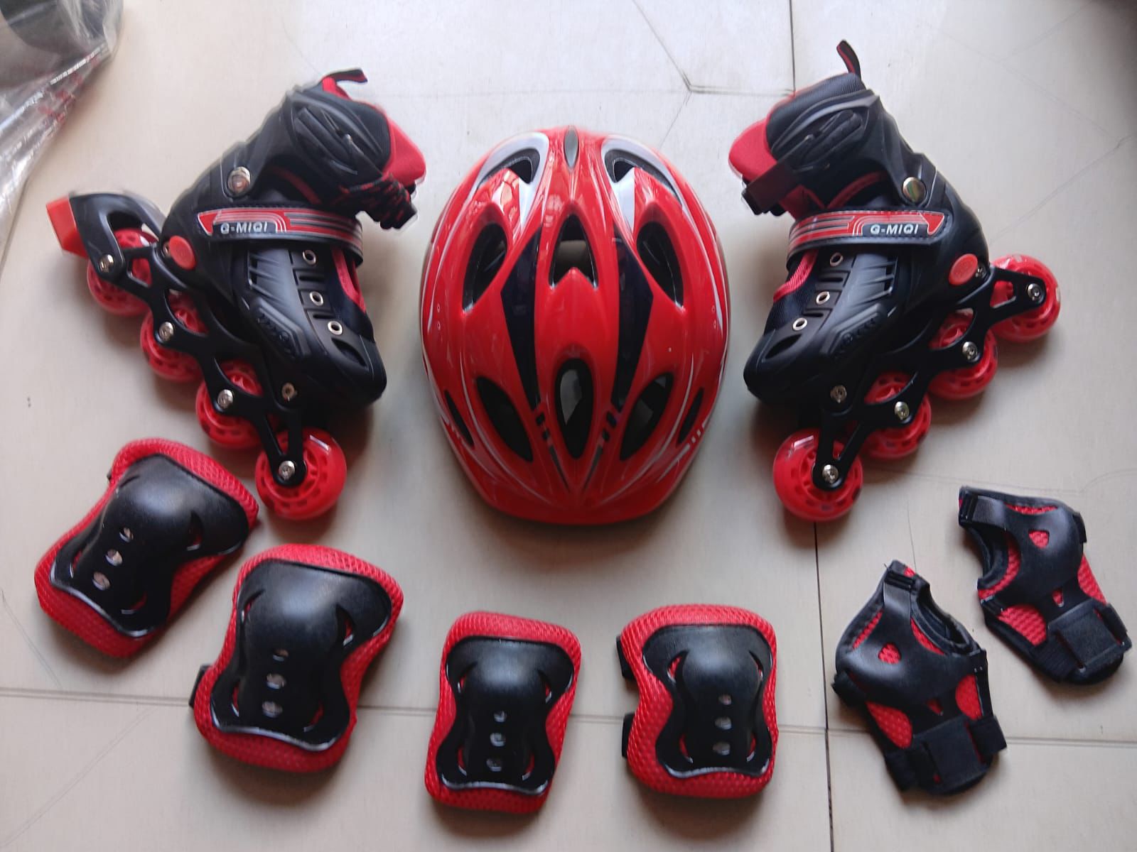 🛼🔥 PRO SKATING FULL SET AVAILABLE NOW! 🔥🛼
Ready to roll in style and safety? Get the complete skating package perfect for beginners, kids, teens, and adults!