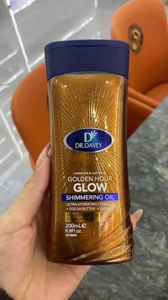 The Dr. Davey Golden Hour Glow Shimmering Oil, is a revitalizing body oil designed to provide a luminous, lustrous glow to the skin with an ultra-hydrating formula leaving a glowing effect on you skin