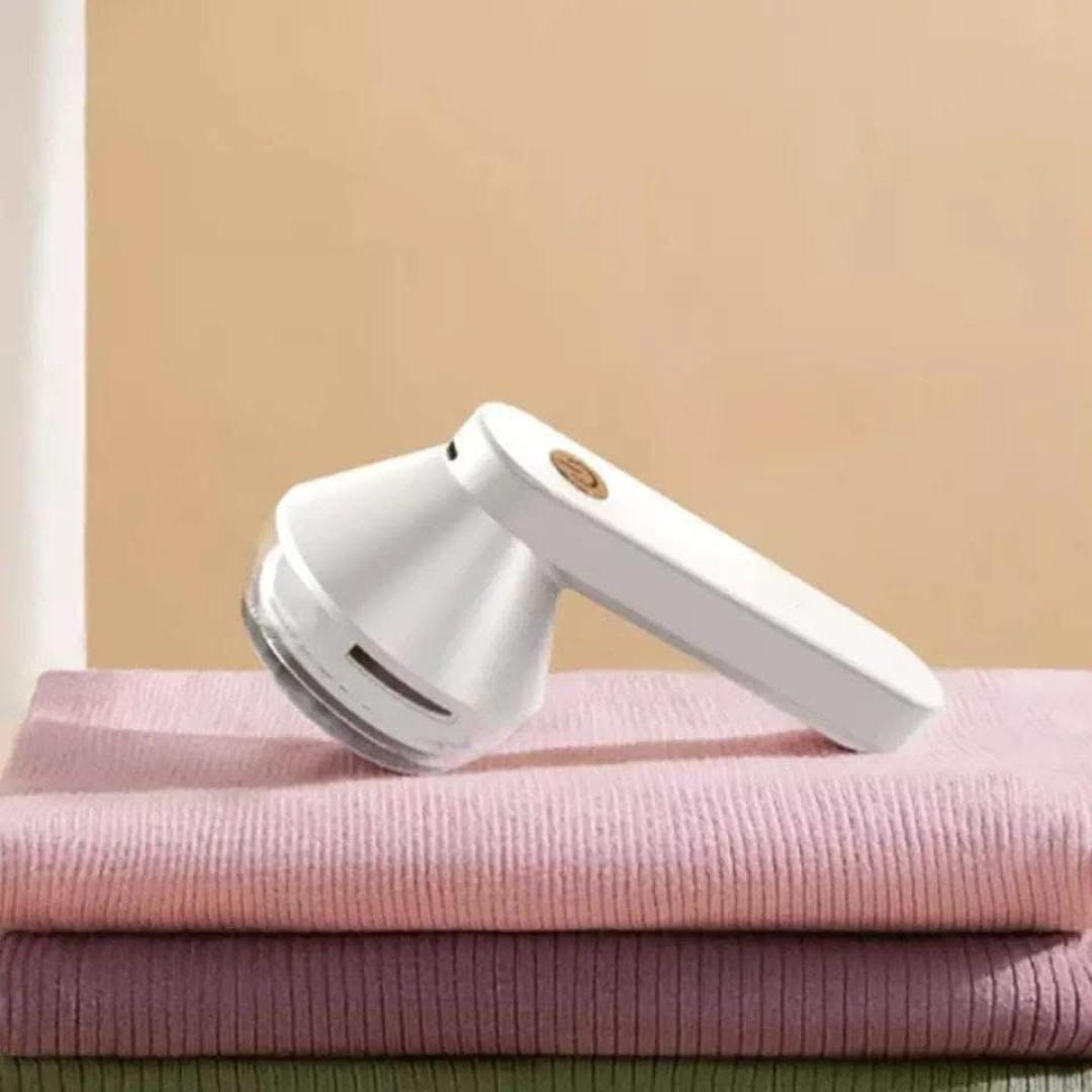 Casa Lumi Rechargeable Electric Lint Remover | Fabric Shaver | Clothes Fuzz Remover for Sweaters, Blankets, Upholstery & Sofas | USB Charging | Green & White
